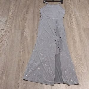 I'm selling this perfect dress cuz I need the money